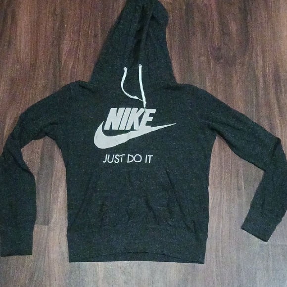 Nike Black Sweatshirt with Iconic Swoosh - Picture 5 of 7